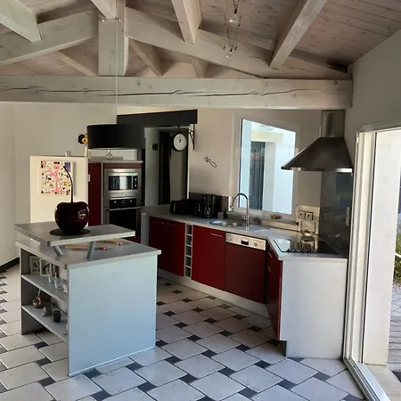 Très Belle Villa, 4 Chambres, Piscine Et Jacuzzi *