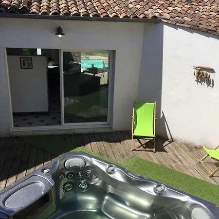 Tres Belle Villa, 4 Chambres, Piscine Et Jacuzzi Villa